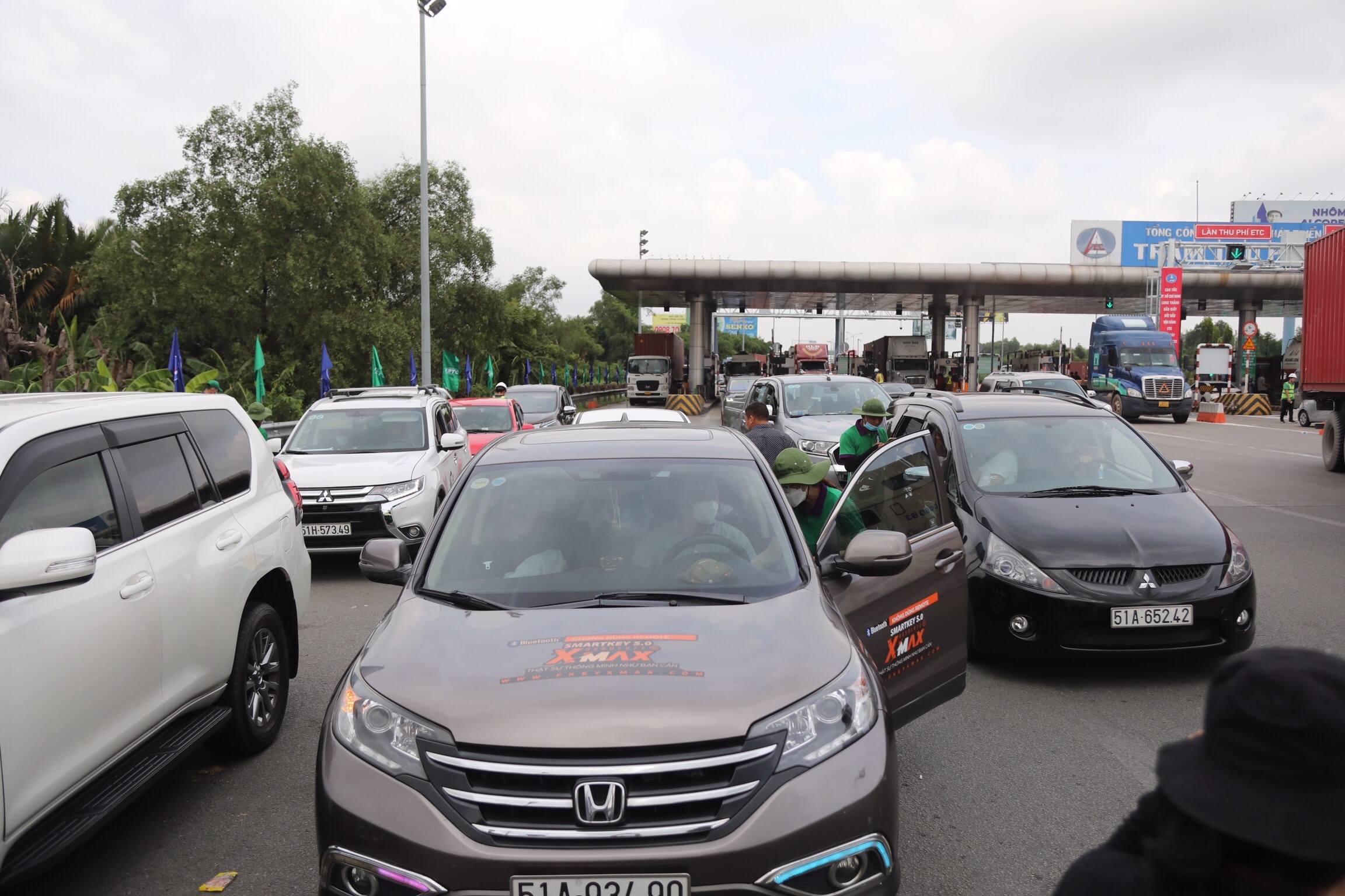 Un u cao toc TP.HCM - Long Thanh ngay dau thu phi khong dung anh 6