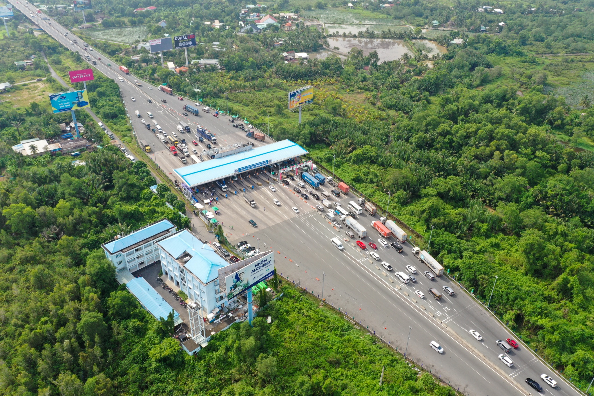 Un u cao toc TP.HCM - Long Thanh ngay dau thu phi khong dung anh 2