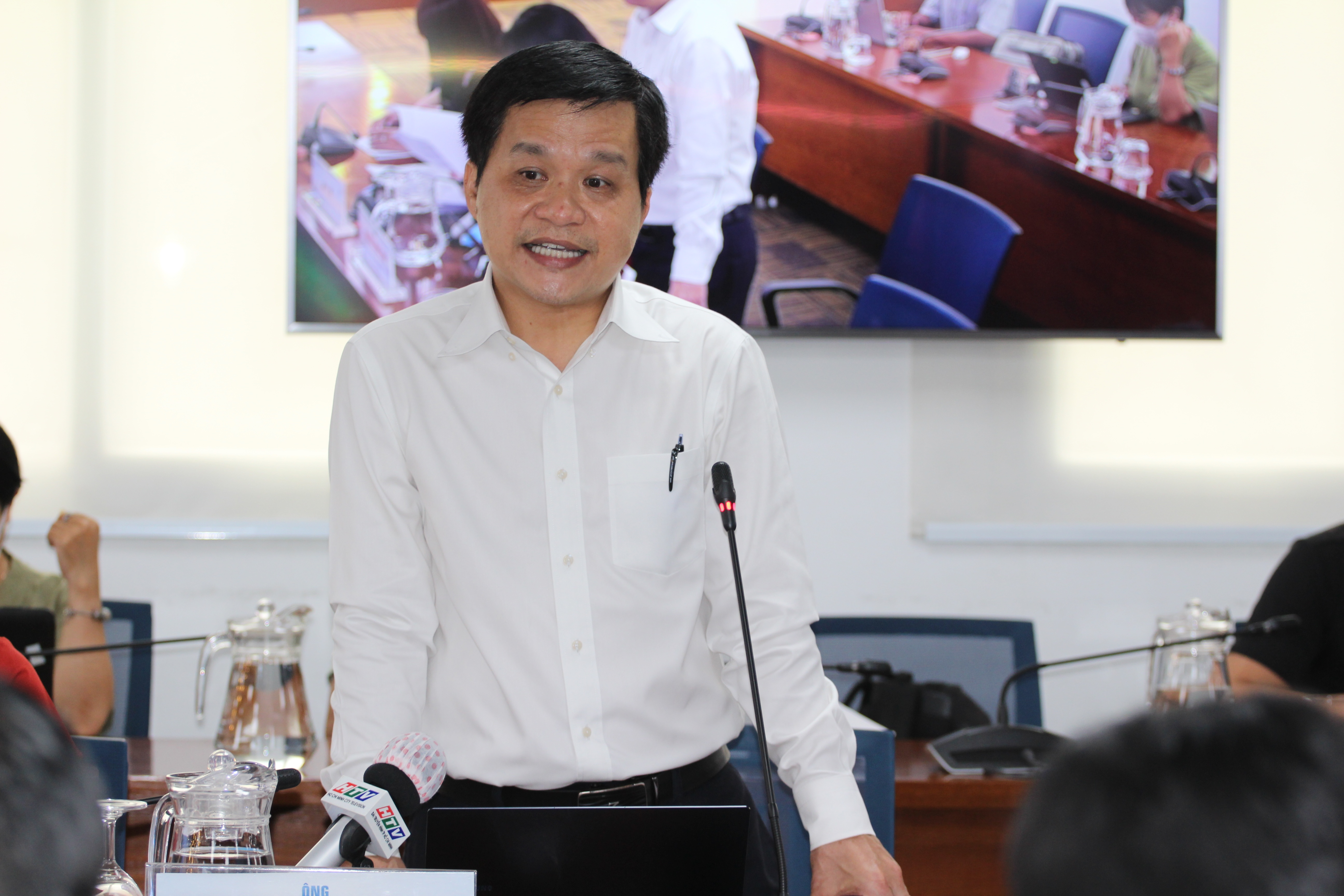 TP.HCM chua co quy dinh cach ly nguoi nhap canh mac dau mua khi anh 1