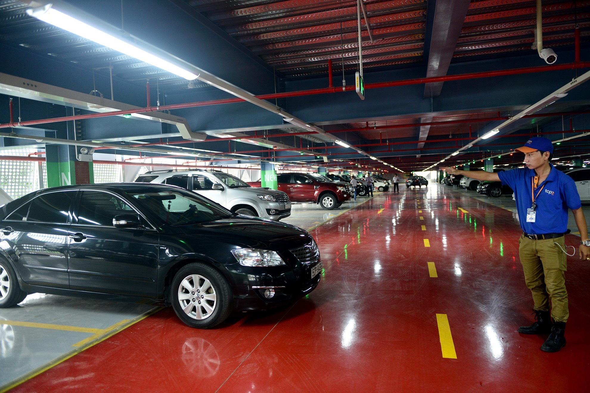 Tan Son Nhat can bai dem chua xe thay vi cho ga T3 giai cuu hinh anh