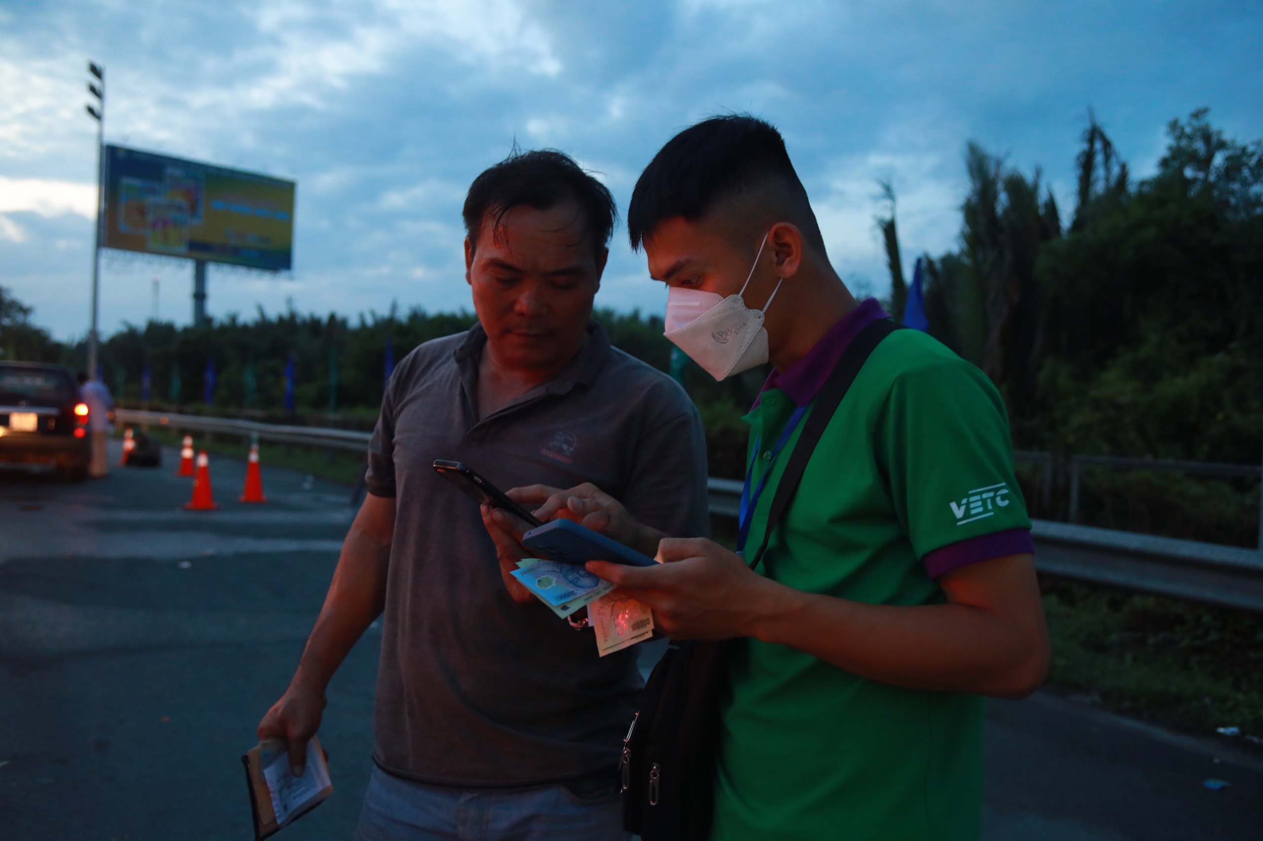 Tac 2 km lan thu phi khong dung qua cao toc TP.HCM - Long Thanh anh 6