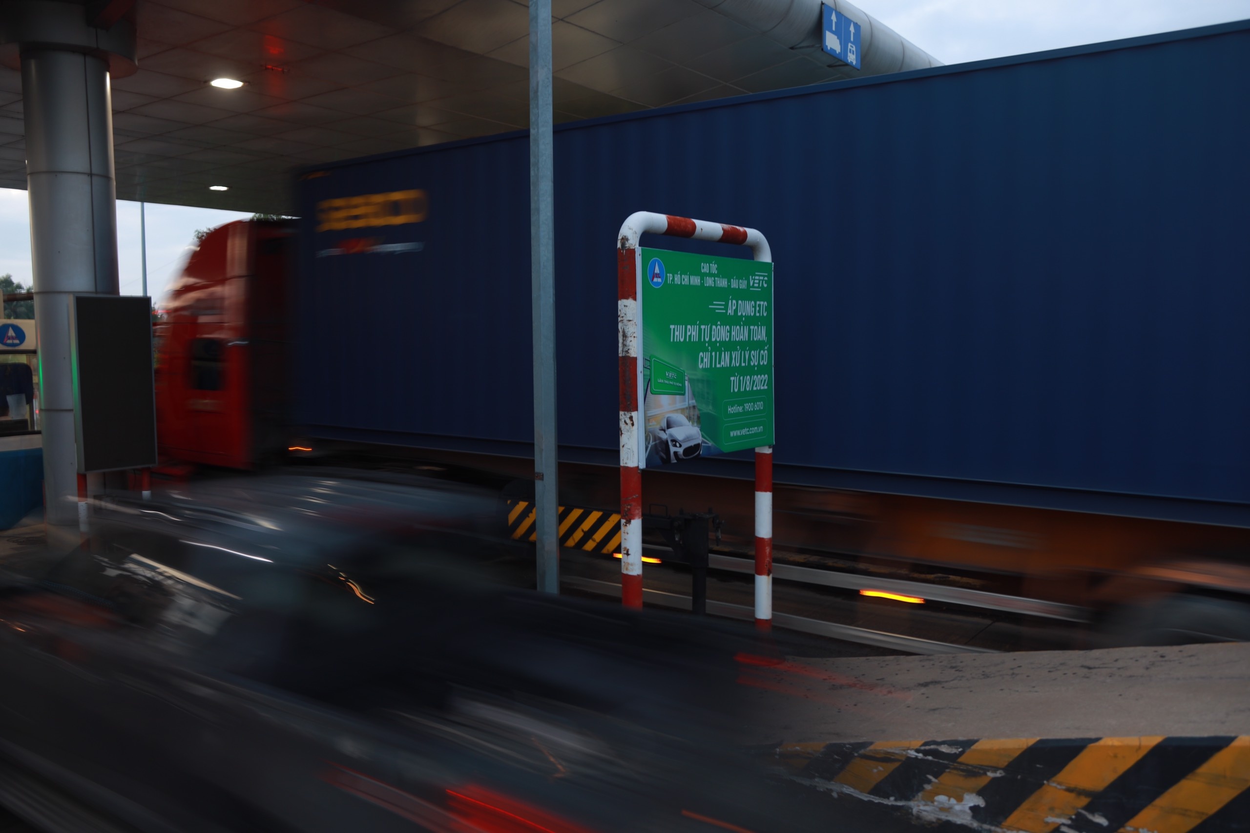Tac 2 km lan thu phi khong dung qua cao toc TP.HCM - Long Thanh anh 8