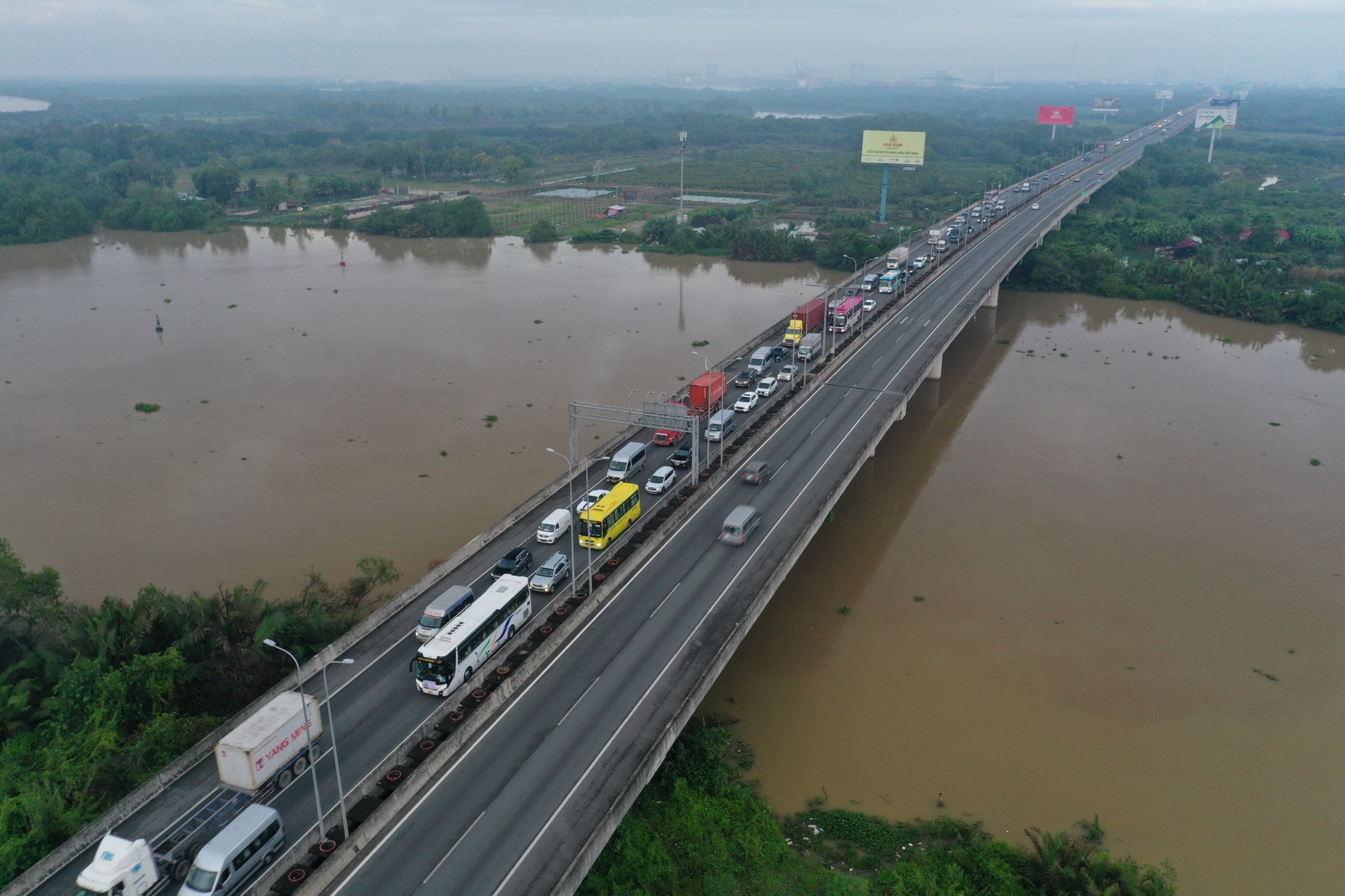 Tac 2 km lan thu phi khong dung qua cao toc TP.HCM - Long Thanh anh 2