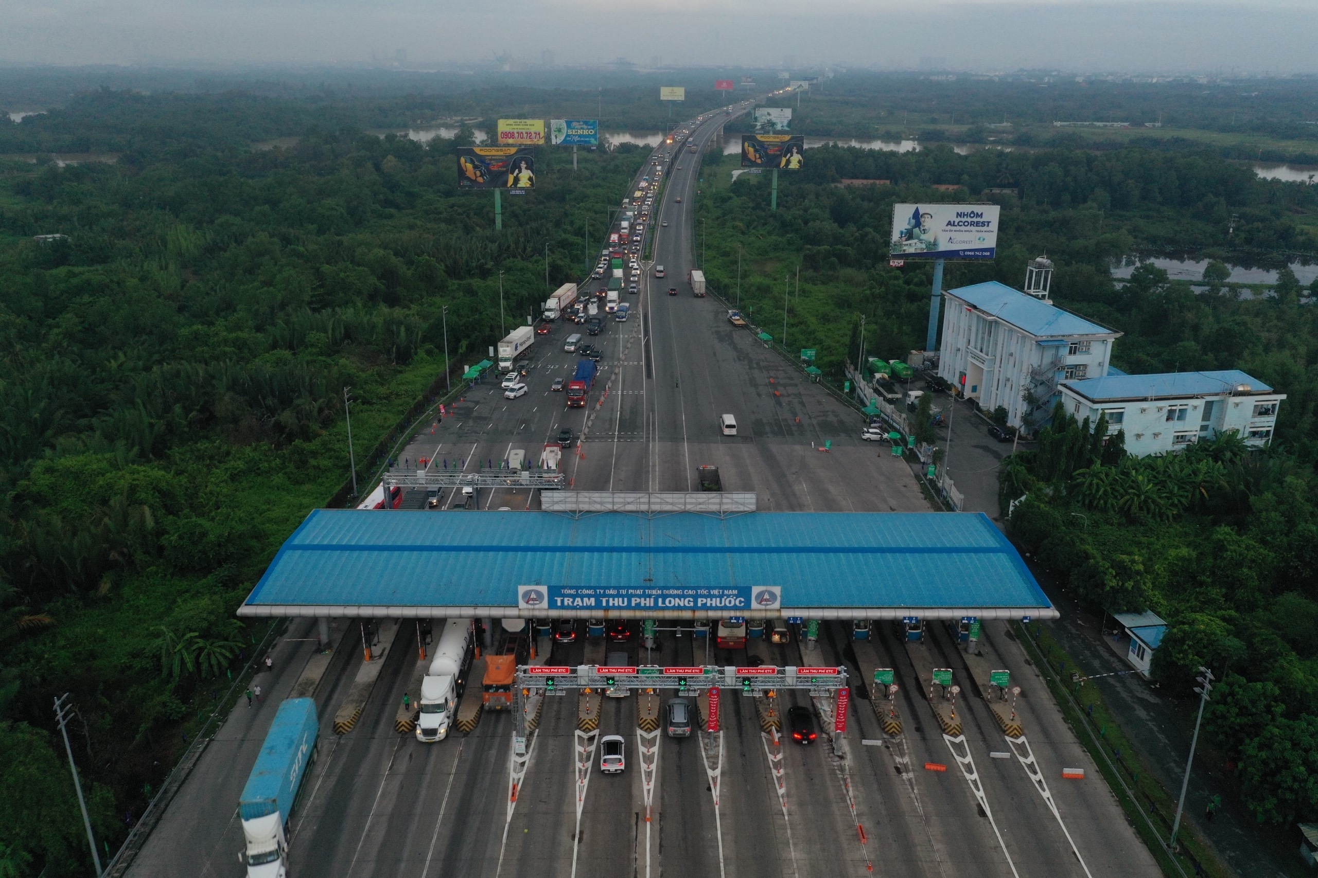 Tac 2 km lan thu phi khong dung qua cao toc TP.HCM - Long Thanh anh 1