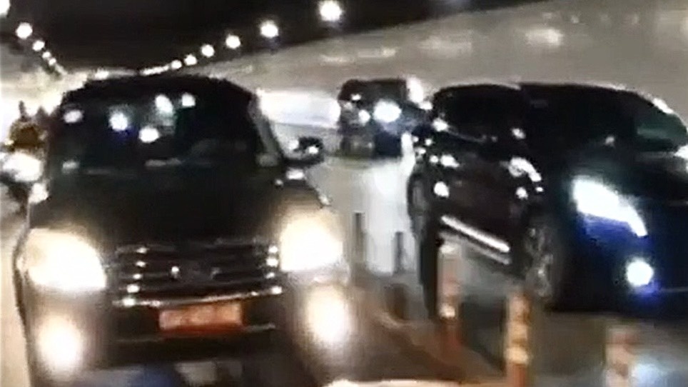 Oto bien do chay vao lan xe may ham Thu Thiem hinh anh