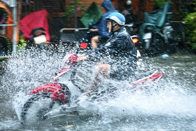 TP.HCM se tiep tuc don mua lon dien rong hinh anh