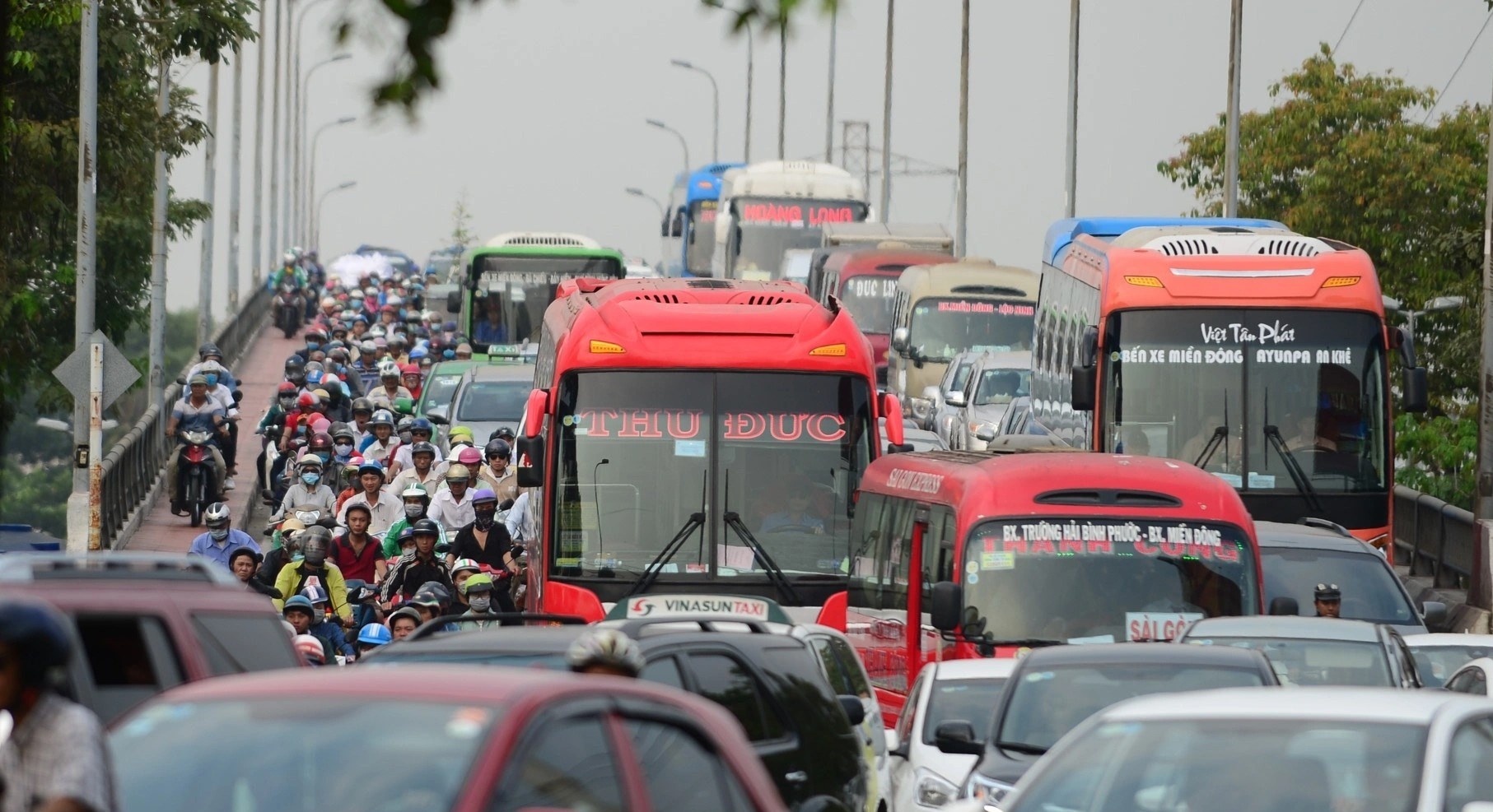 TP.HCM nen cam xe khach vao noi do theo phuong an nao hinh anh