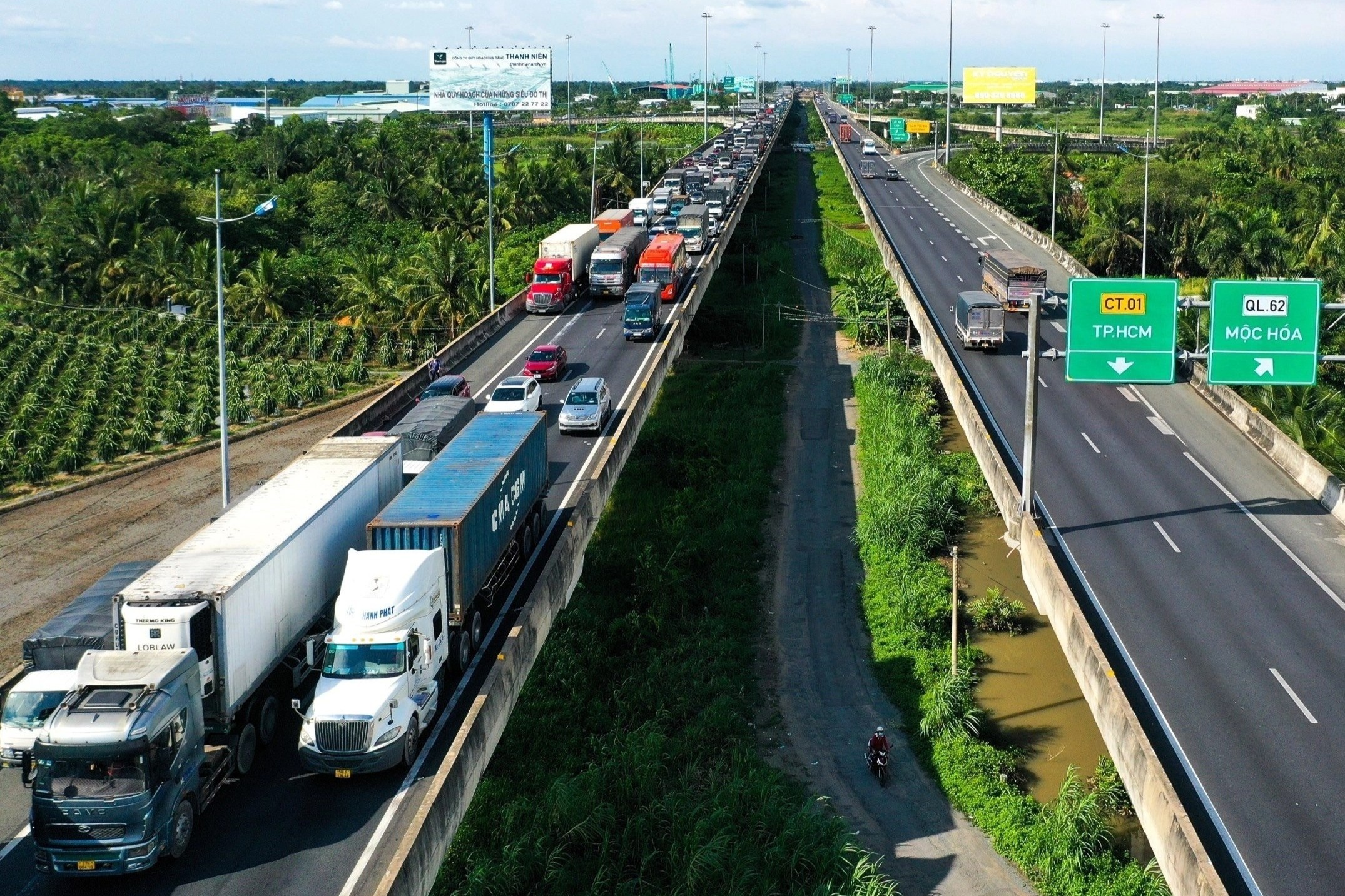 Toc do chi 60-70 km/h, de xuat mo rong cao toc TP.HCM - Trung Luong hinh anh