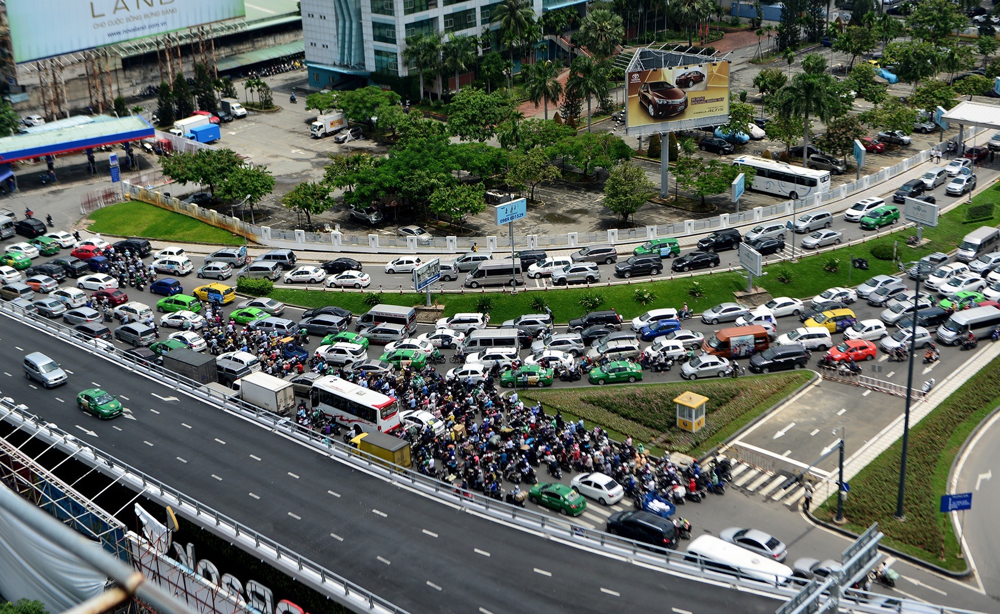 san bay Tan Son Nhat anh 1