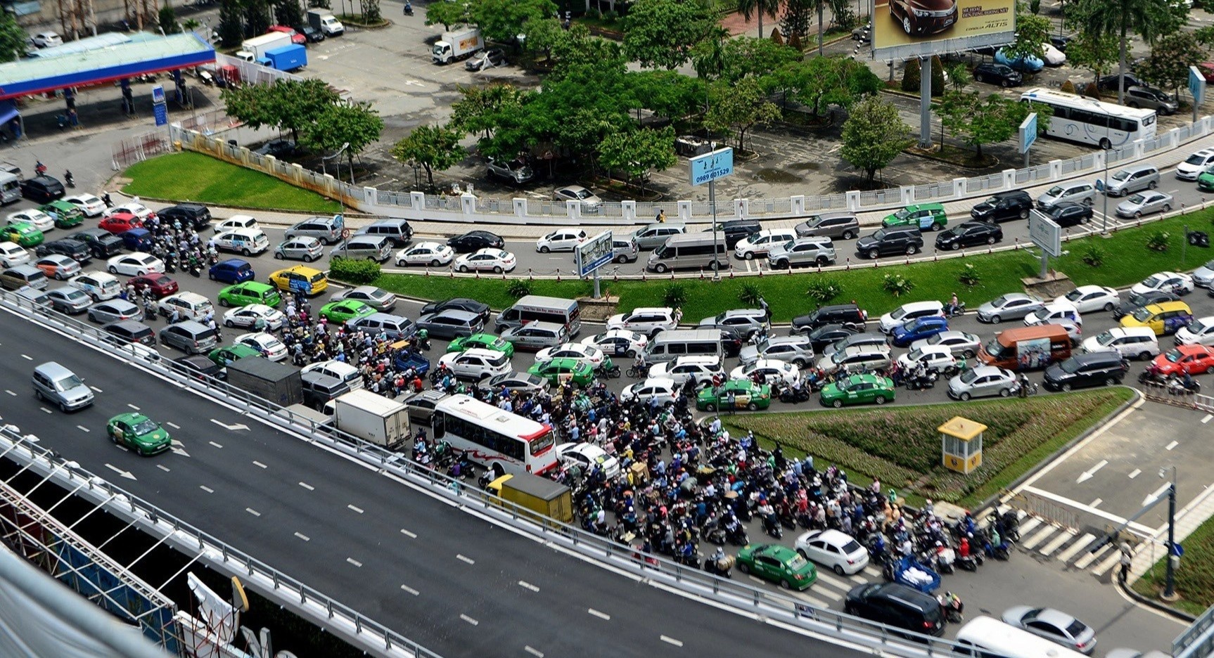 Tan Son Nhat xa tram thu phi san bay neu un tac le 2/9 hinh anh