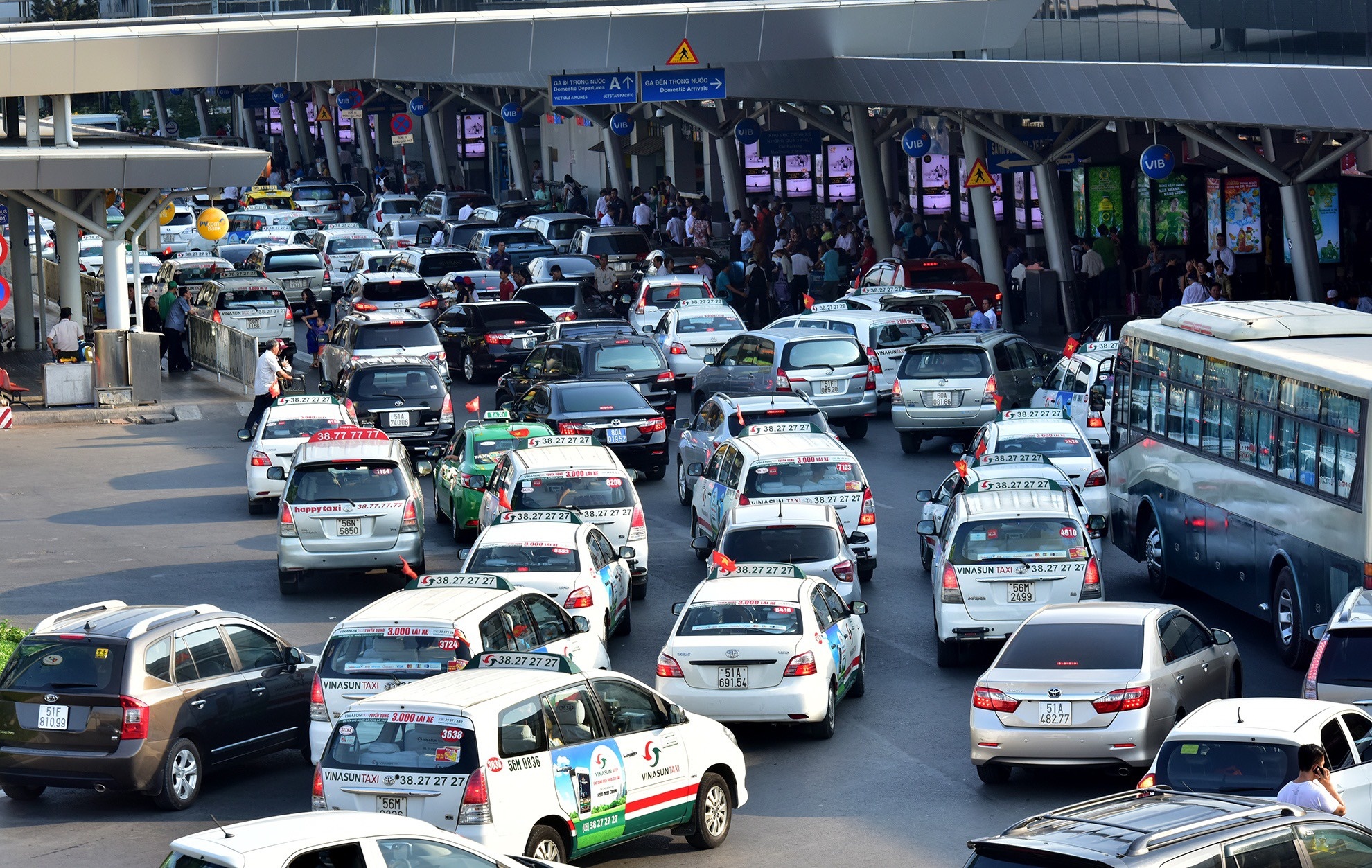 Lap he thong thu phi khong dung o cua ra vao cac san bay hinh anh