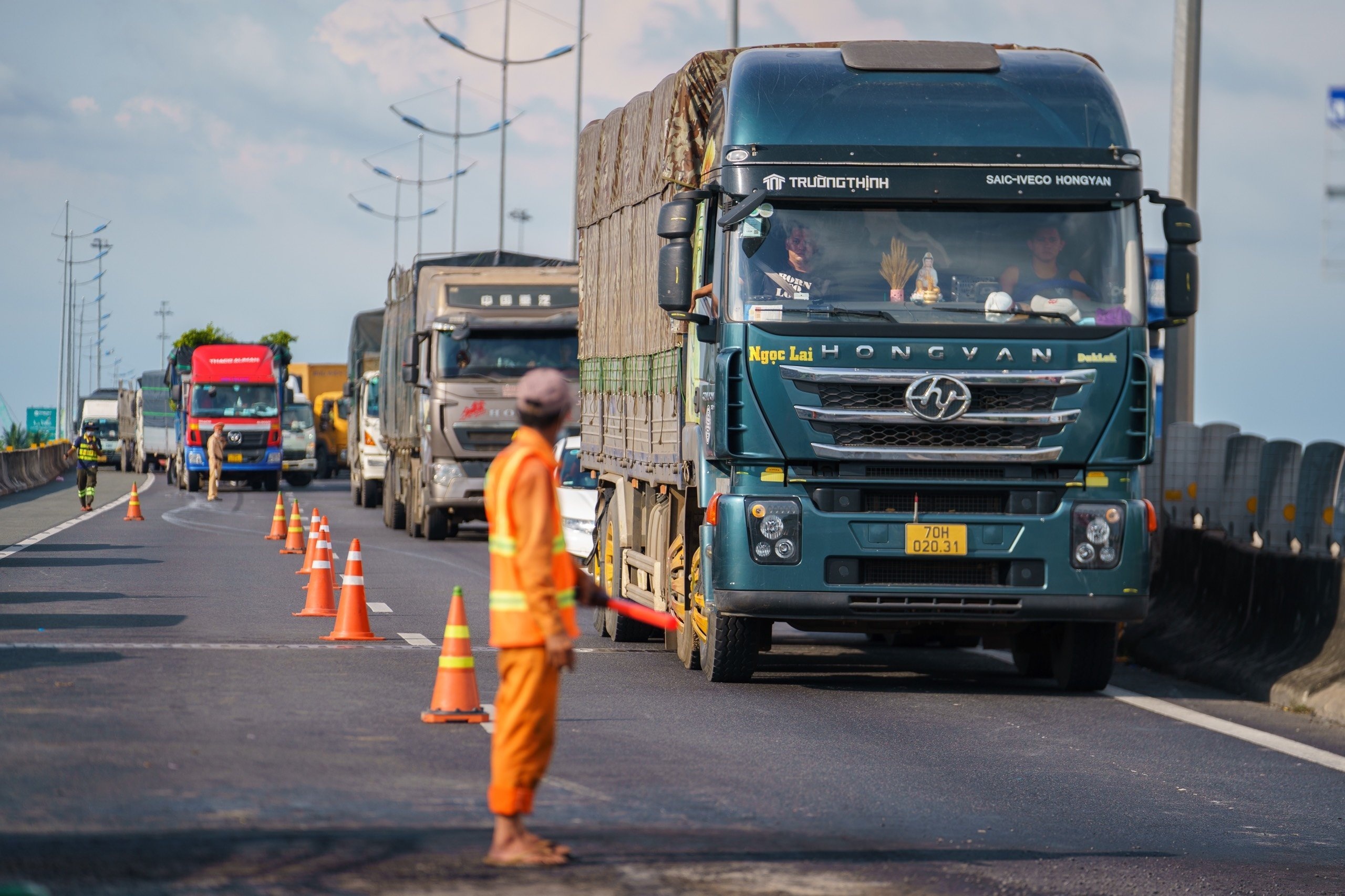 Tinh toan mo rong 2 cao toc noi TP.HCM voi mien Tay hinh anh