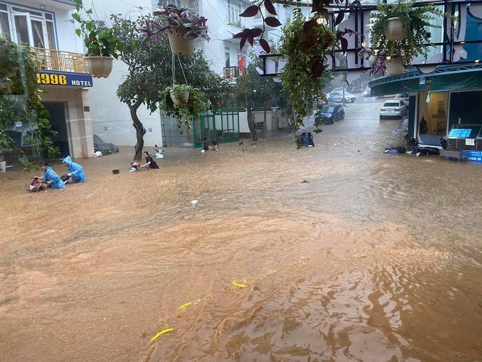 Thieu khong gian cho nuoc, Da Lat con ngap nang hinh anh