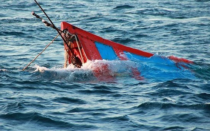 Cuu ho thanh cong 3 nan nhan chim tau tren song Soai Rap hinh anh