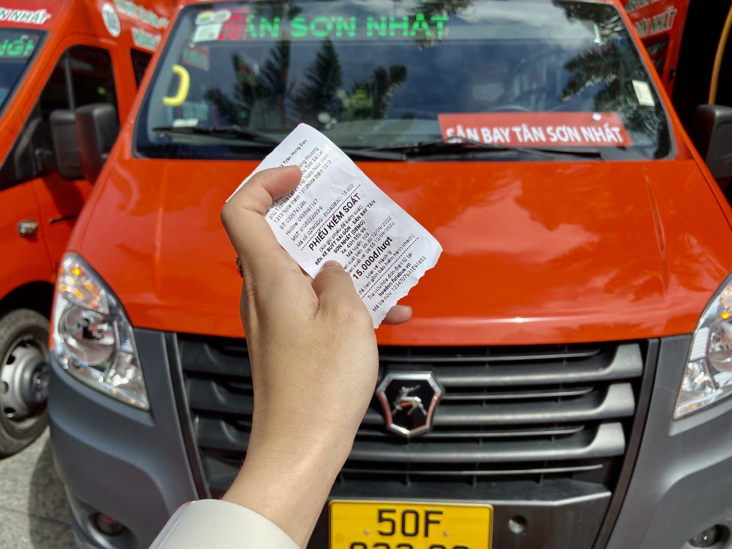 Them tuyen xe buyt ket noi san bay Tan Son Nhat hoat dong tro lai hinh anh