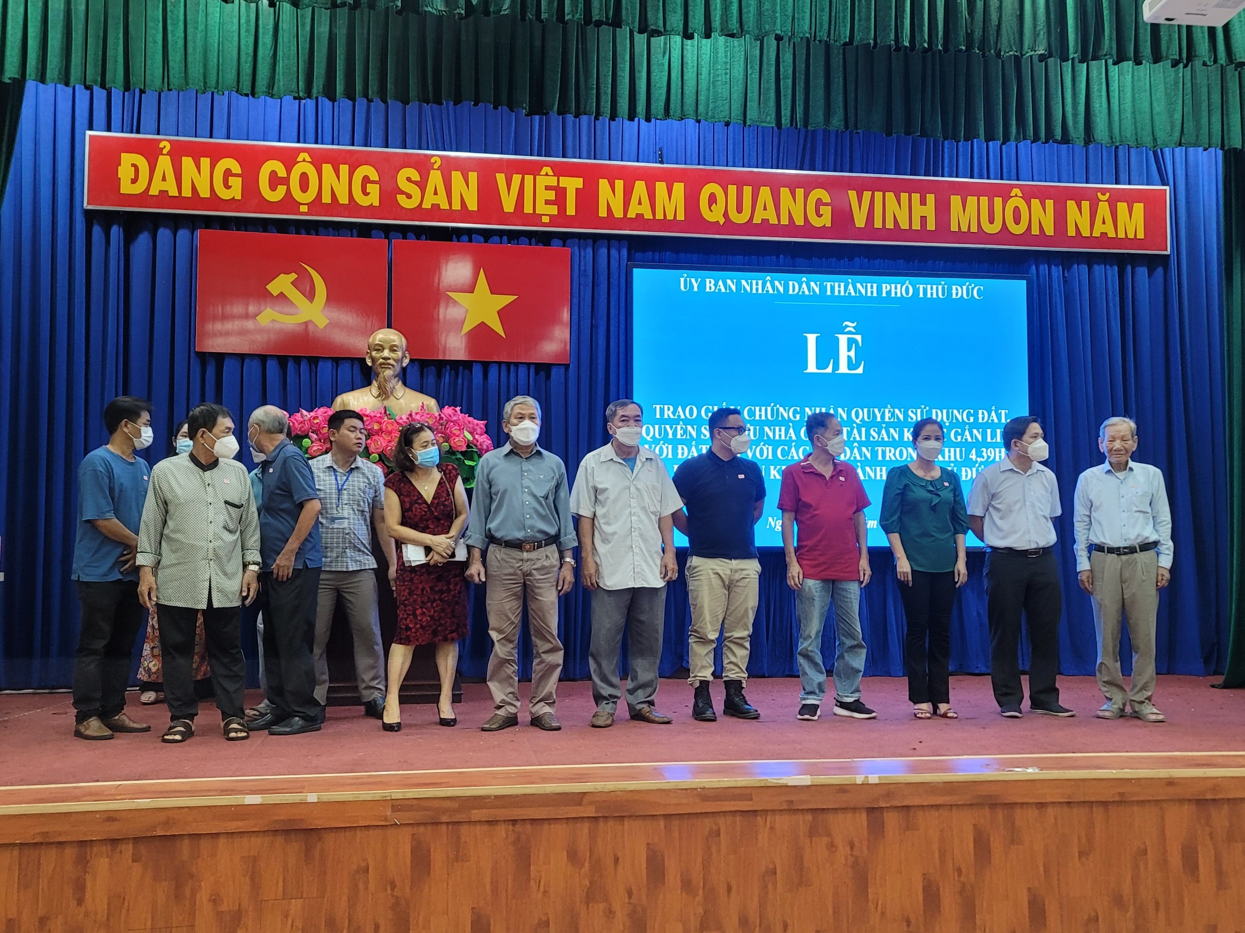 nguoi dan 4, 3 ha Thu Thiem anh 1