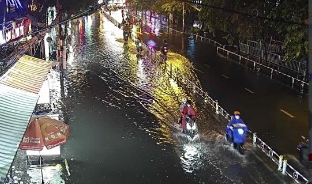 Tac dong tu bao Noru, nhieu noi o TP.HCM mua ngap hinh anh