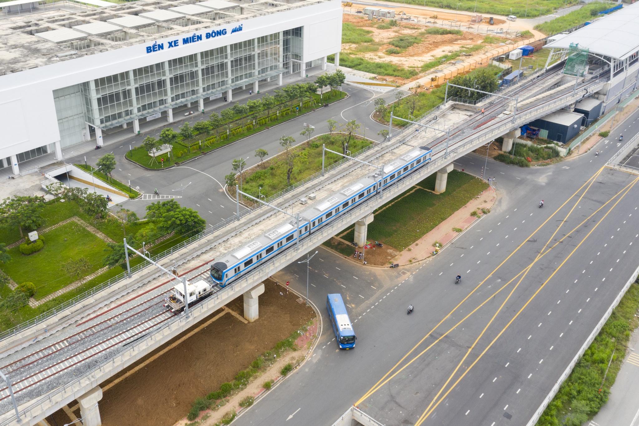 Ben xe mien Dong lai hon chuc ty mot nam hinh anh