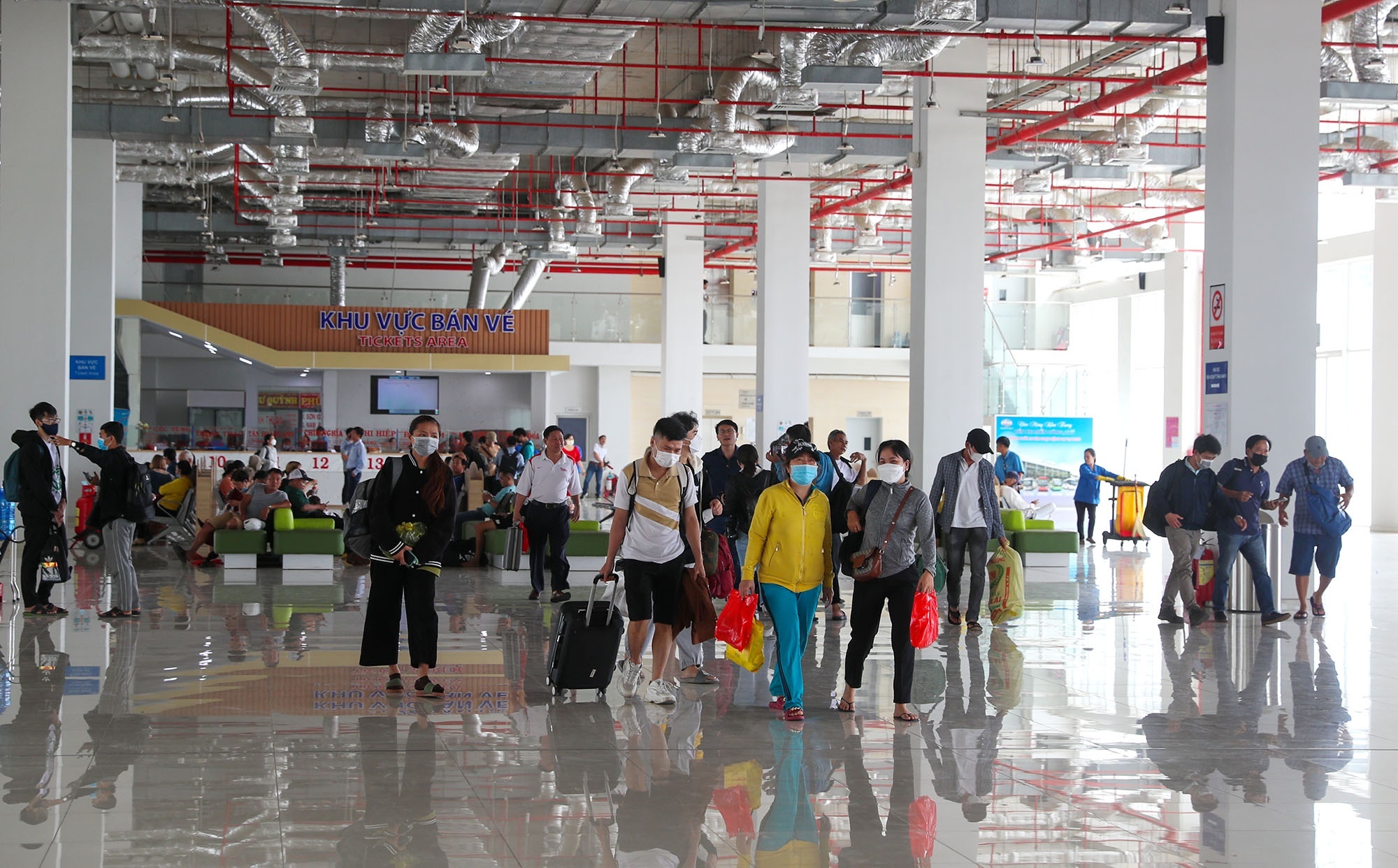 Ben xe mien Dong moi anh 1