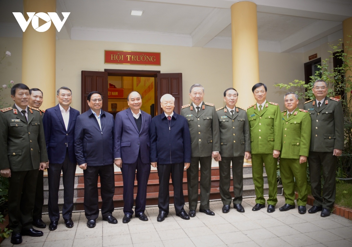 Dang uy Cong an T.U anh 2