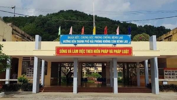 Nhan vien y te to phai nop 4 trieu dong kem ho so xet duyet bac luong hinh anh