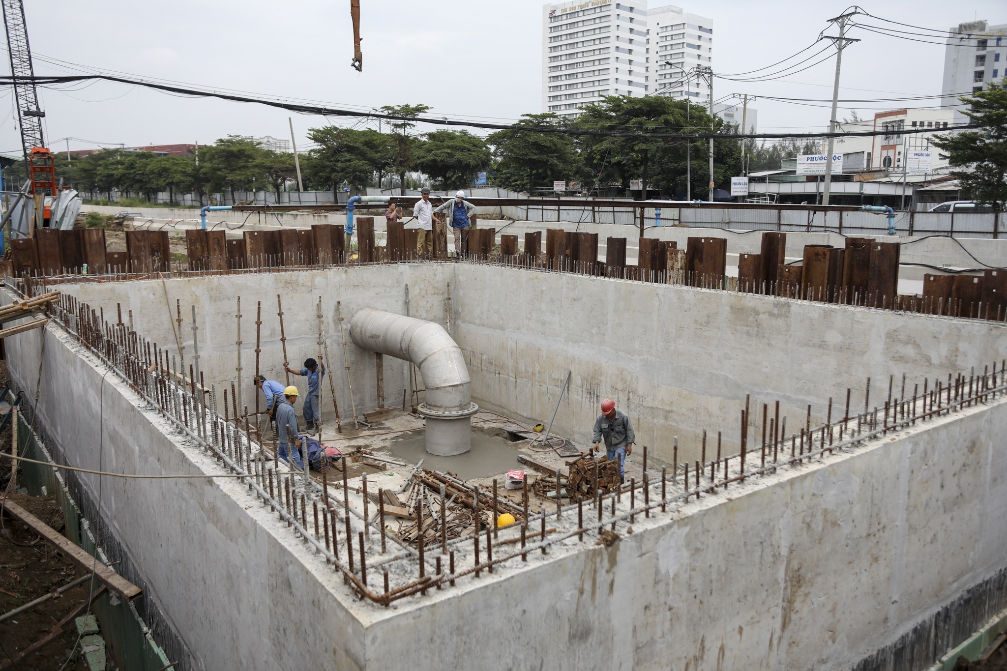 TP.HCM xem xet cat thu nhap tang them lanh dao neu giai ngan duoi 30% hinh anh