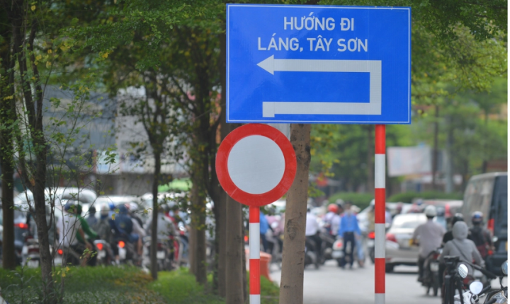 Tiep tuc thi diem to chuc giao thong khu vuc nut giao Nga Tu So hinh anh