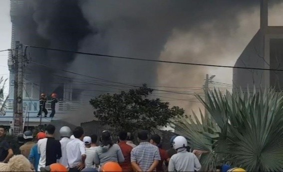 Chay nha ngay mung 1 Tet hinh anh