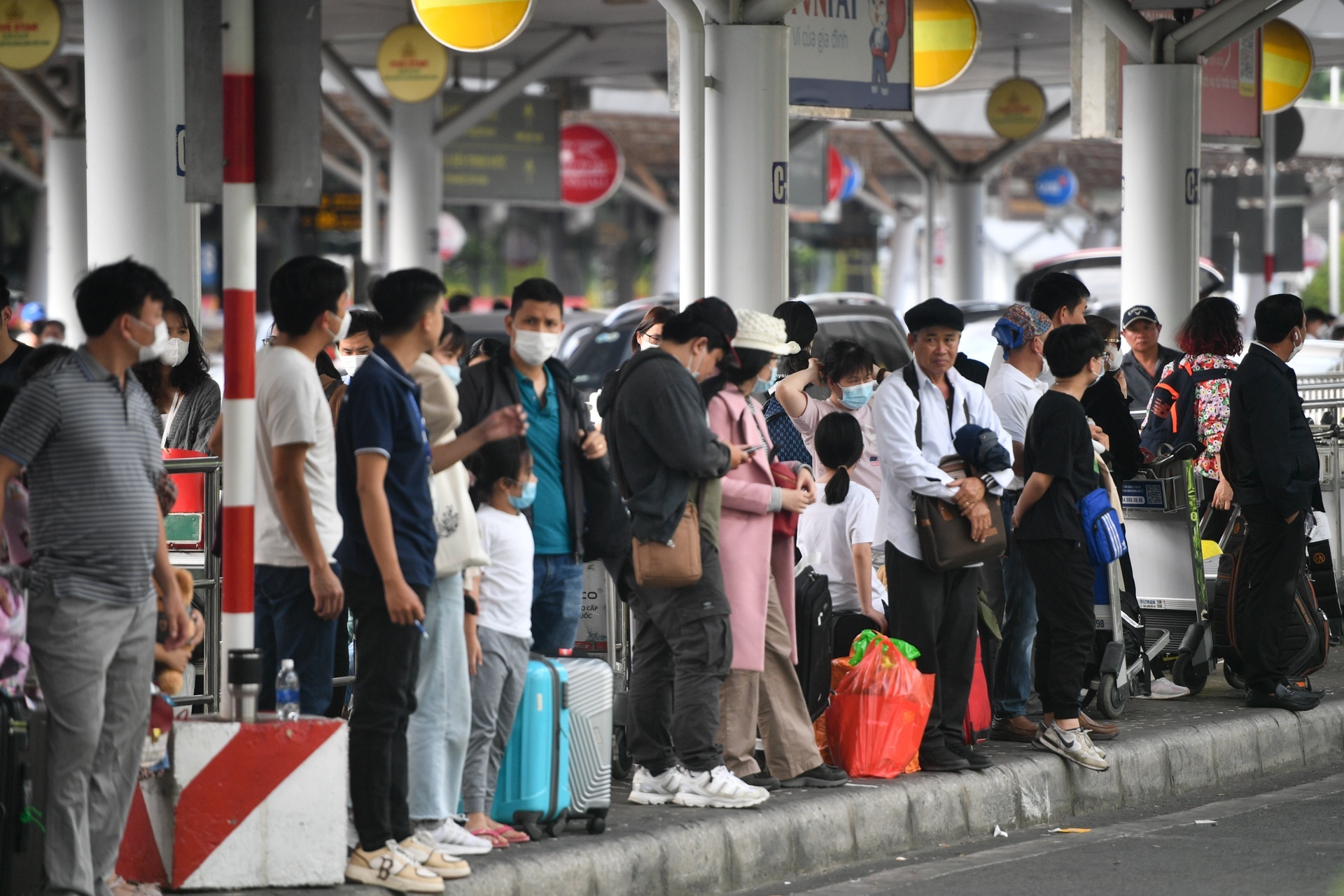 Hon 3,1 trieu khach qua Tan Son Nhat trong Tet Quy Mao hinh anh