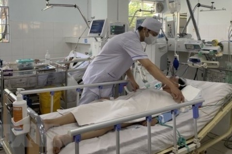 Nghi an nham so bien, ba nguoi bi ngo doc hinh anh