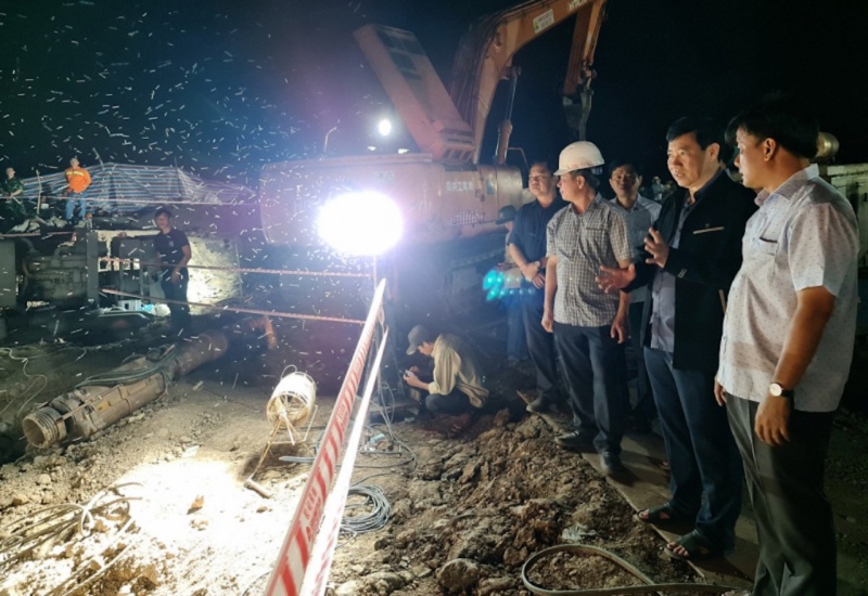 Ai tra kinh phi vu giai cuu chau be mac ket ong coc be tong hinh anh