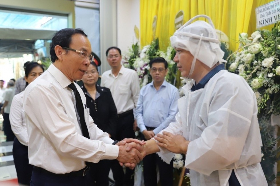 'Dai ta Bui Van Tung - nguoi can bo quan doi tai nang, duc do' hinh anh