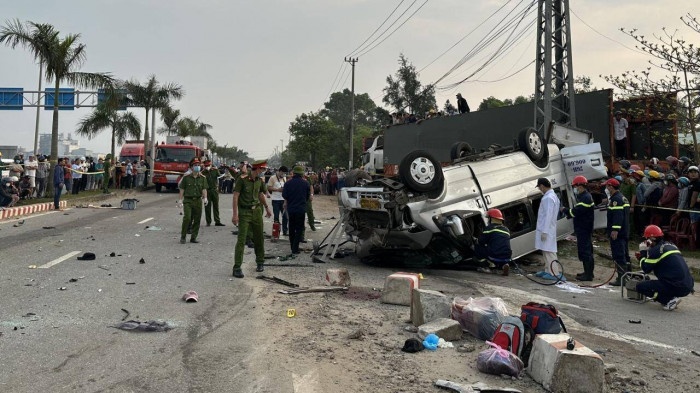 TNGT 10 nguoi chet o Quang Nam: Duong chua ban giao sao cho xe chay? hinh anh