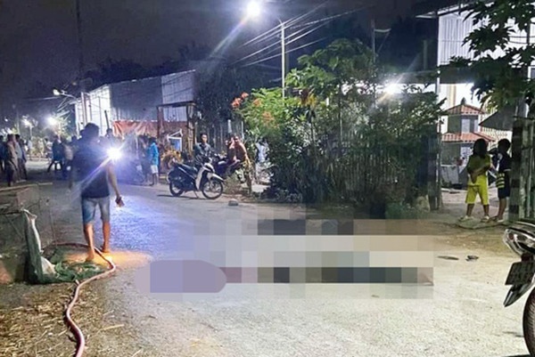 Vuong day giang ngang duong, 2 thanh nien di xe may tu vong hinh anh