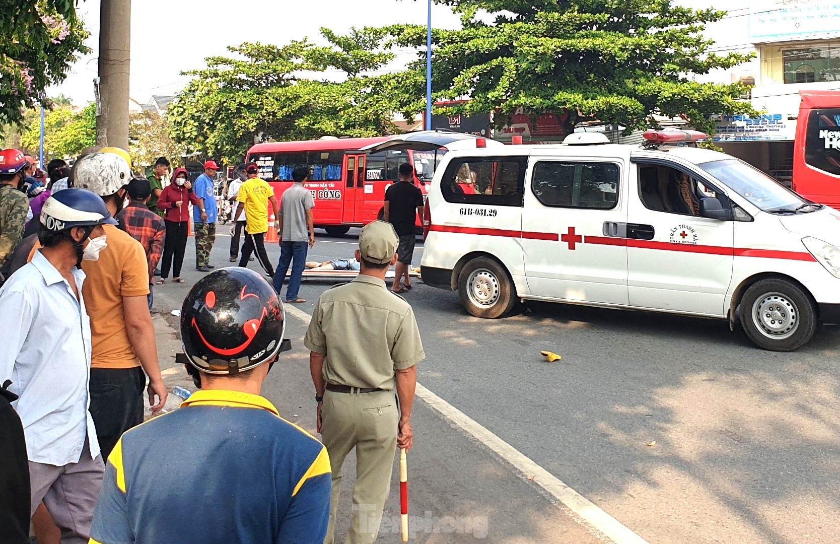 Mot phu nu tu vong sau va cham voi xe tai hinh anh