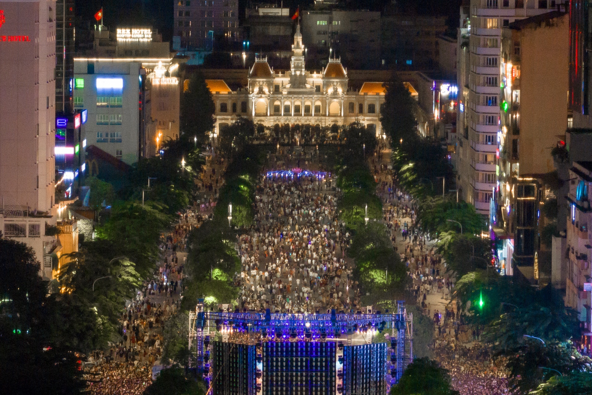 TP.HCM dieu chinh giao thong hai tuyen duong trung tam cuoi tuan hinh anh