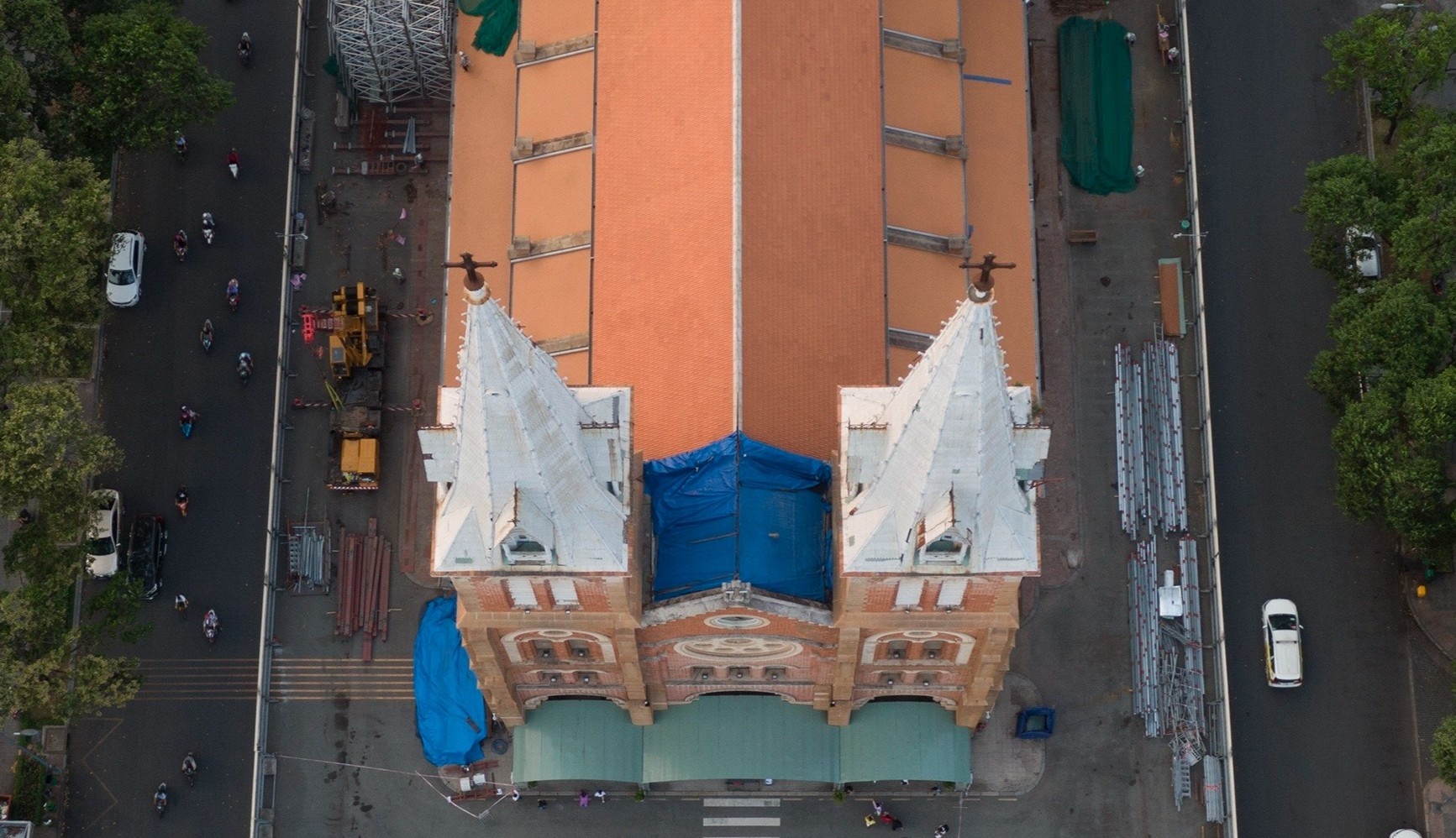 Ha 2 thanh gia 127 nam tuoi o Nha tho Duc Ba TP.HCM hinh anh