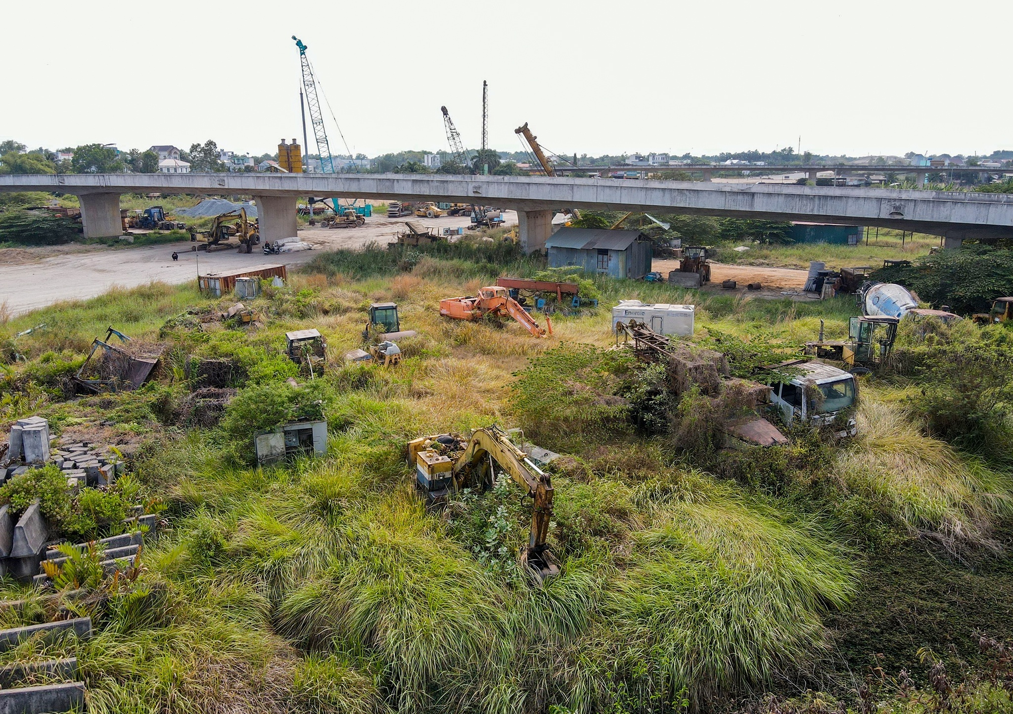 Ben Luc Long Thanh anh 1