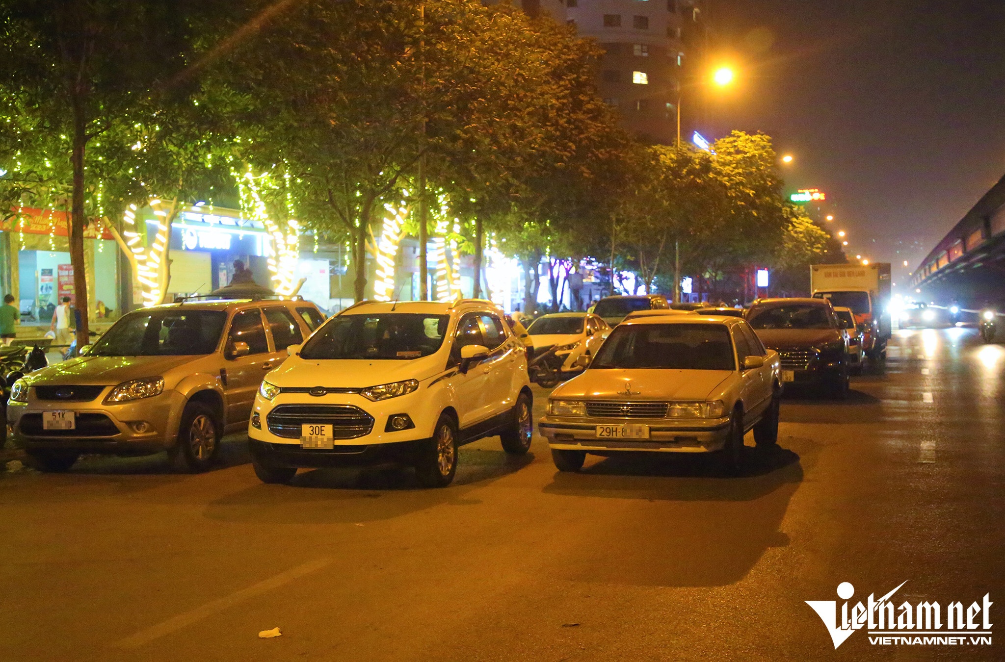 Tram oto do hang 3 chiem nua duong o Ha Noi hinh anh