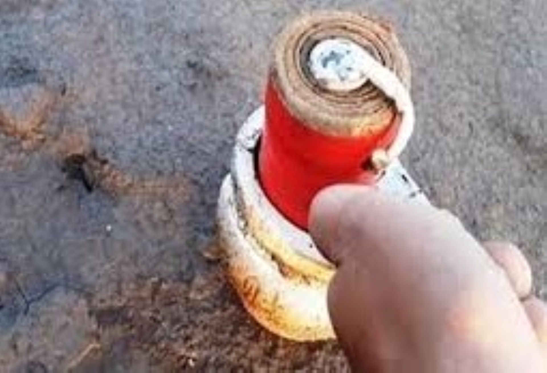 Hai nam sinh lop 8 bi thuong nang sau tieng no lon hinh anh