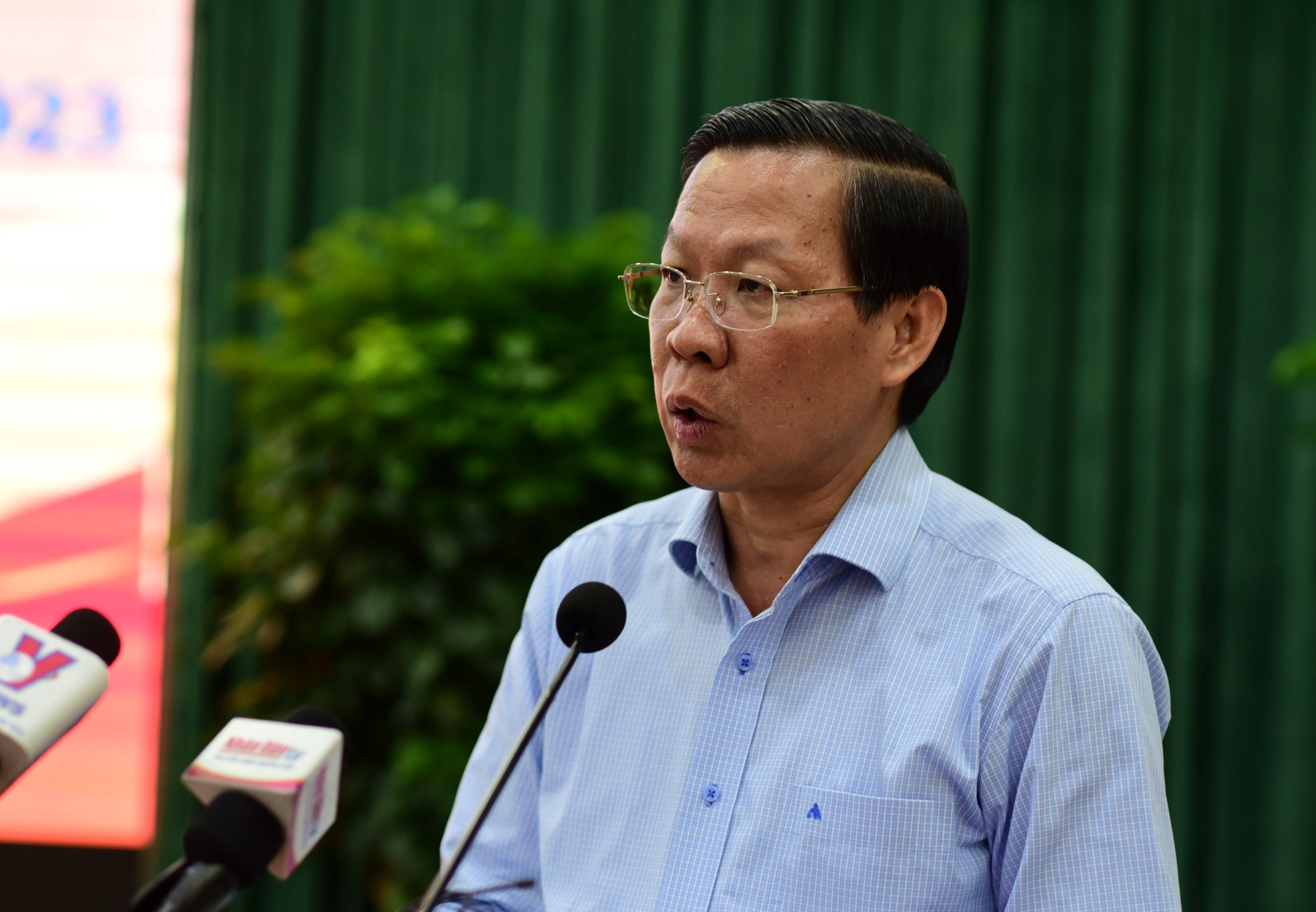 Chu tich TP.HCM noi ve 584 van ban xin y kien 'vuot tham quyen' hinh anh