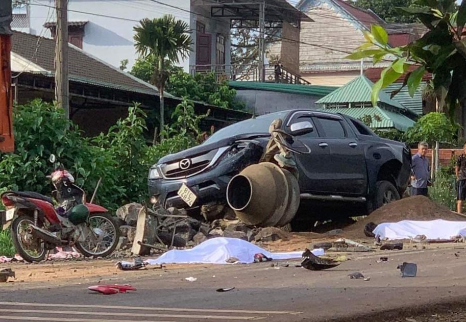 Va cham xe lien hoan, 3 nguoi trong gia dinh tu vong hinh anh