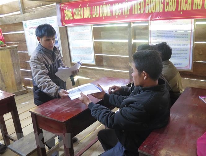 Hai tran dong dat lien tiep o Kon Tum hinh anh