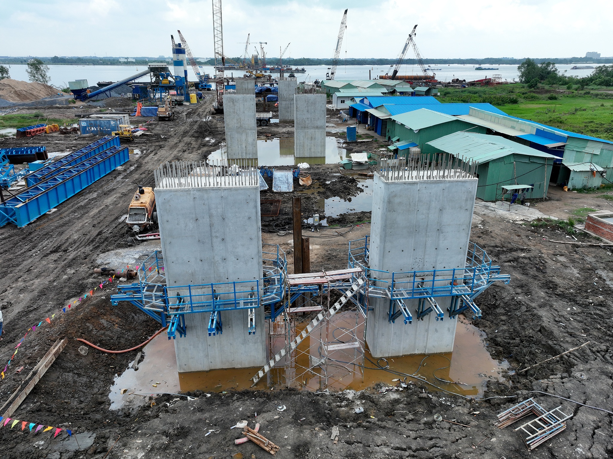 Hang muc quan trong bac nhat vanh dai 3 TP.HCM 'tac' mat bang hinh anh