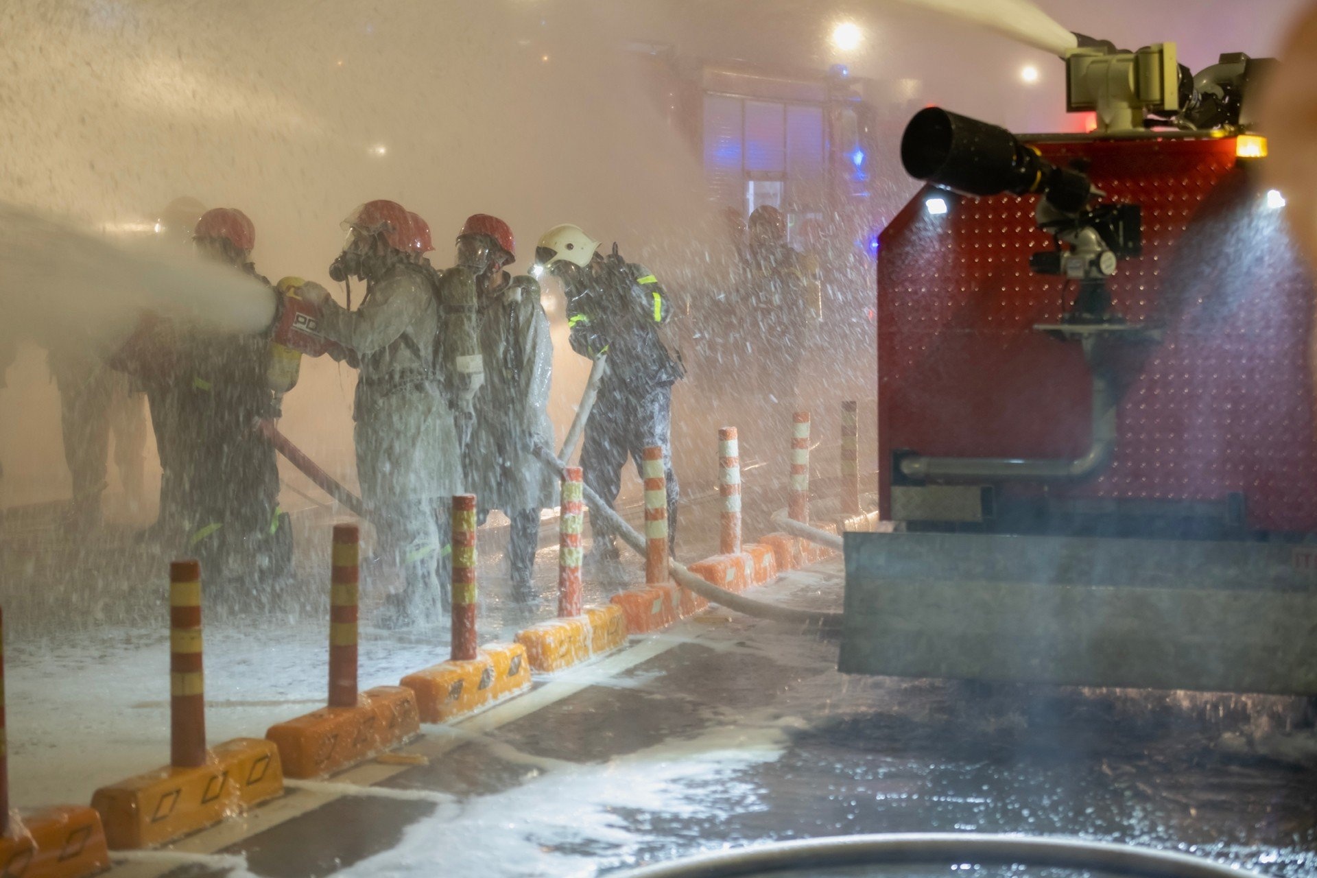 Xu ly tinh huong xe khach chay trong ham vuot song Sai Gon hinh anh