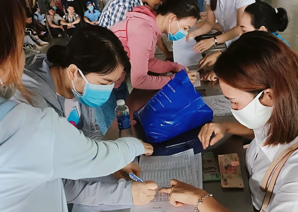 Binh Duong chi ho tro cong nhan mat viec hinh anh