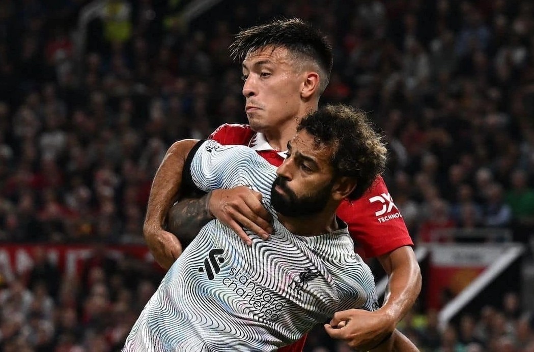 Agbonlahor canh bao Lisandro Martinez hinh anh