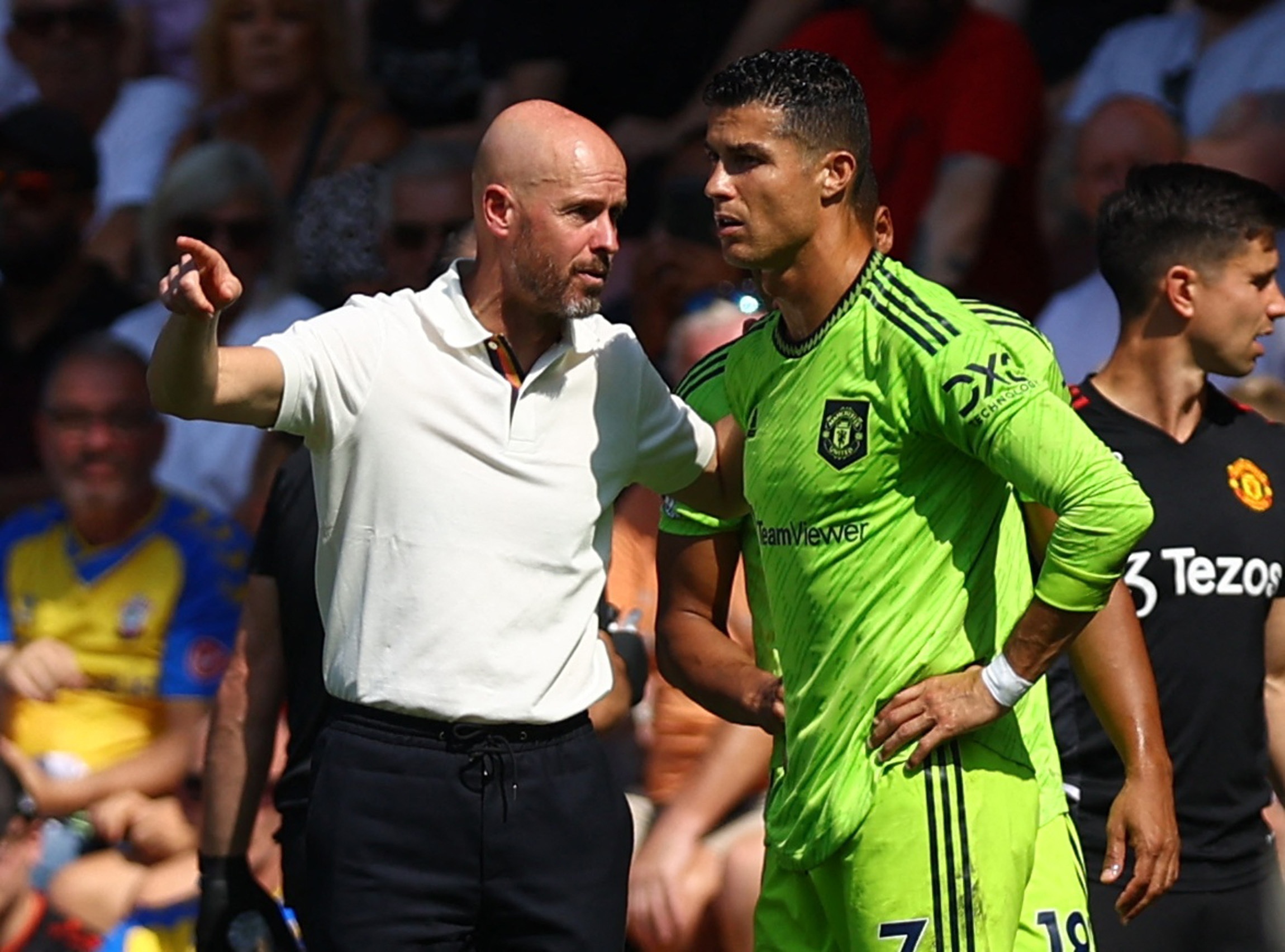HLV Ten Hag duoc khuyen nen loai Ronaldo hinh anh