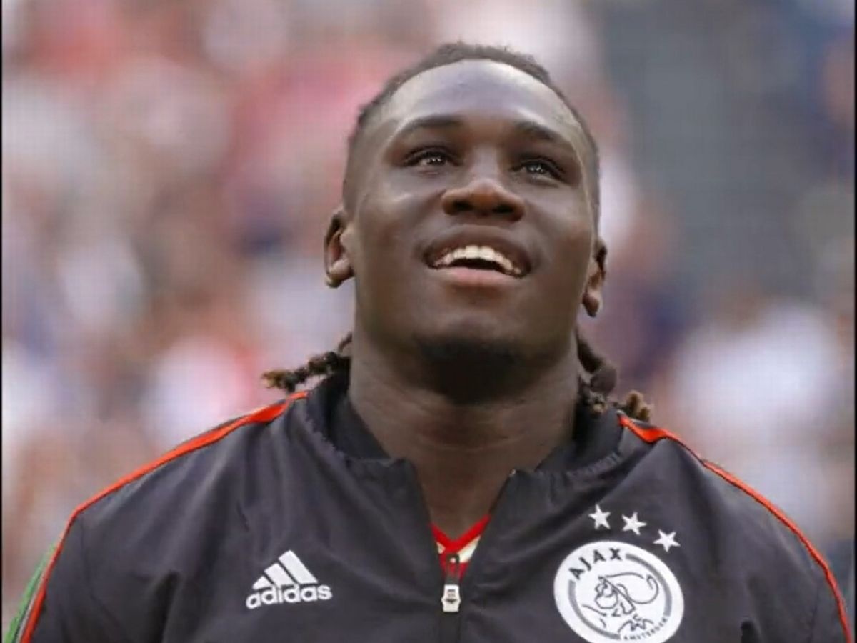 Cau thu Ajax khoc khi lan dau nghe nhac hieu Champions League hinh anh