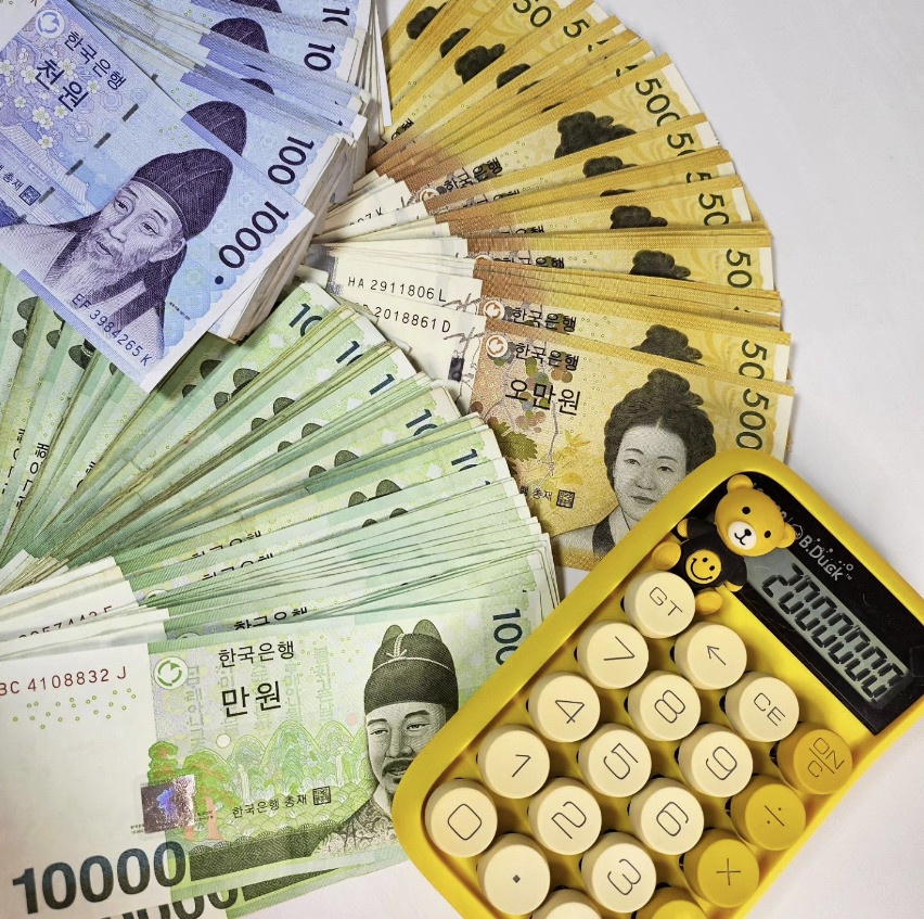 Vi sao nguoi tre Han bo the tin dung, chuyen qua dung tien mat hinh anh